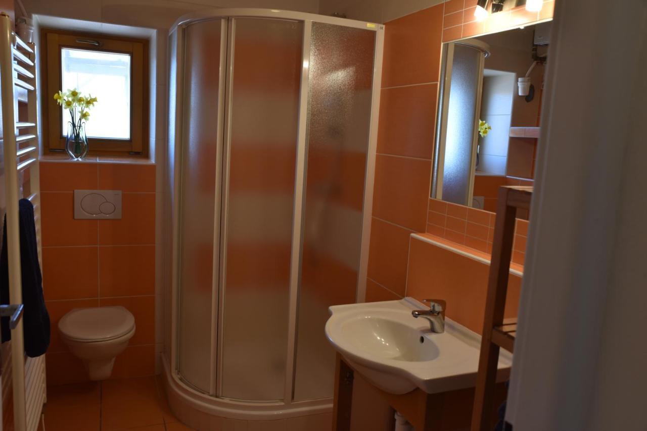Apartman S Klavirem Леднице Екстериор снимка